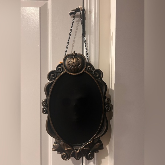 15” Light Up Emerging Skull Frame Halloween Decorative Prop Indoor Window Hanger - Picture 15 of 15